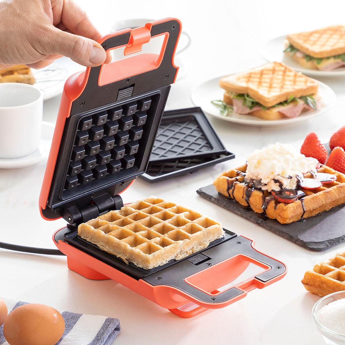 Appareil à Gaufres et à Sandwichs 2 en 1 avec Recettes Wafflicher InnovaGoods